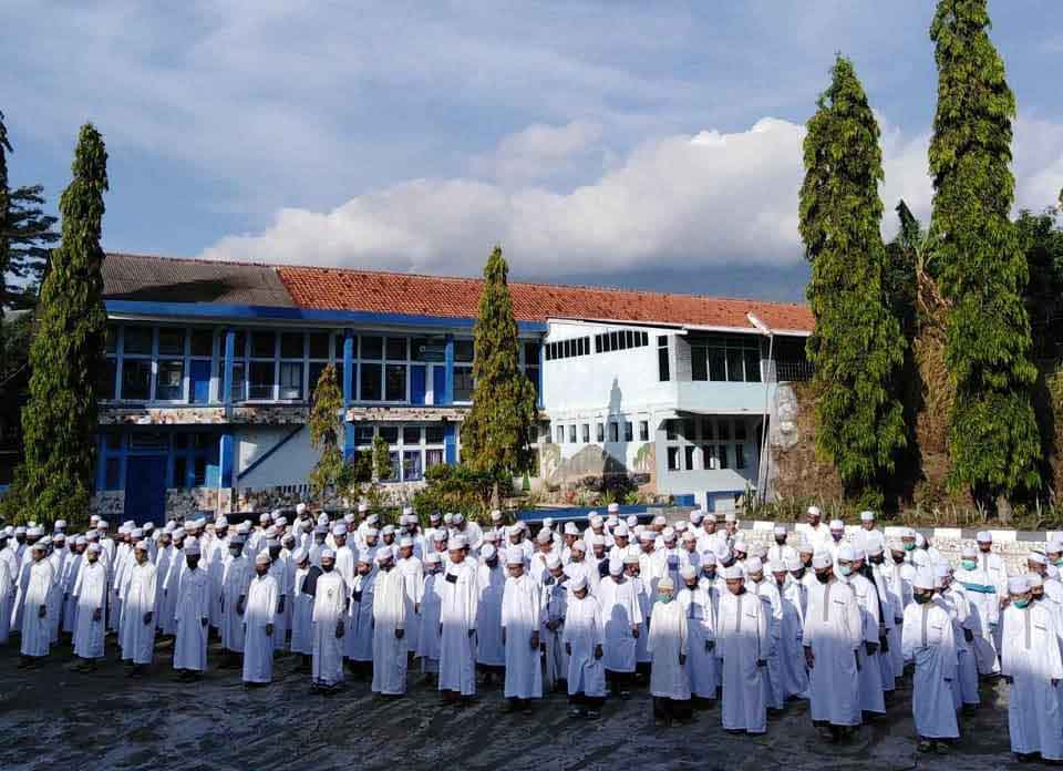 Read more about the article Pondok Pesantren Kuningan Ainurrafiq: Pusat Pendidikan Islam di Kaki Gunung Ciremai